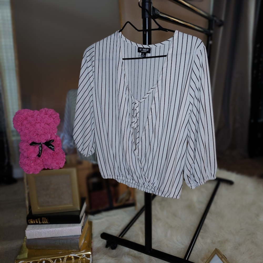 *NEW* My Emblem Contemporary Pinstriped Top Black White - Picture 3 of 5